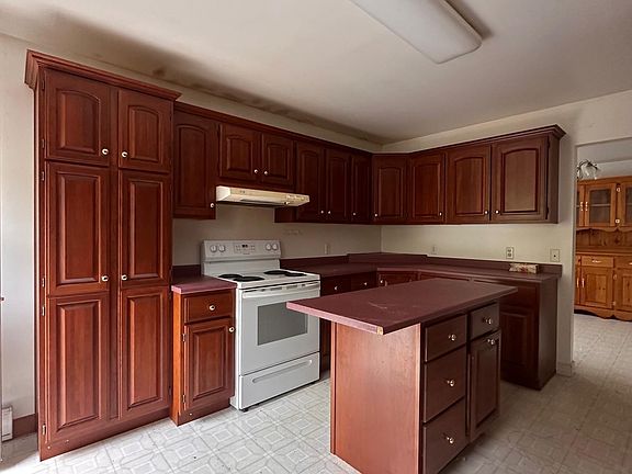 3rd image of 282 Croft Rd