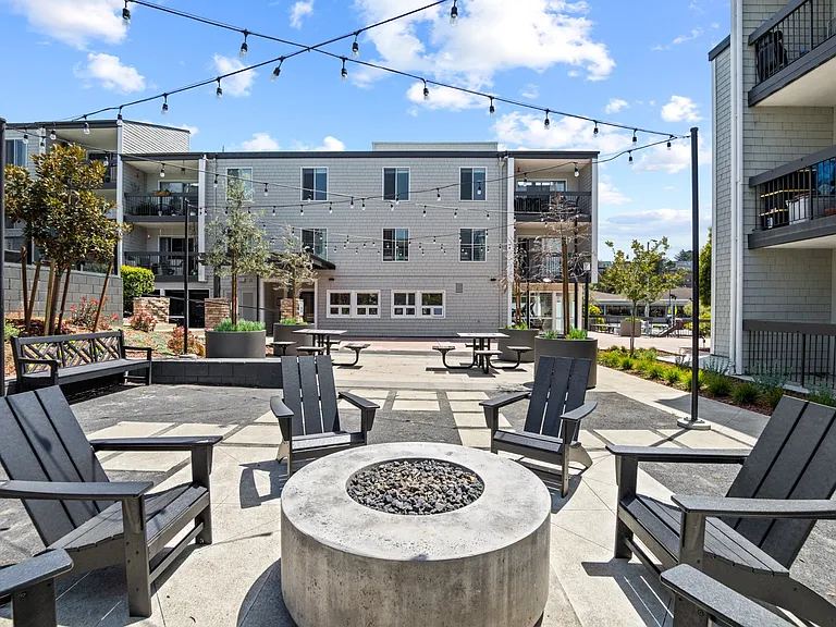 Patio Fire Pit at Delphine on Diamond in San Francisco, CA 94131