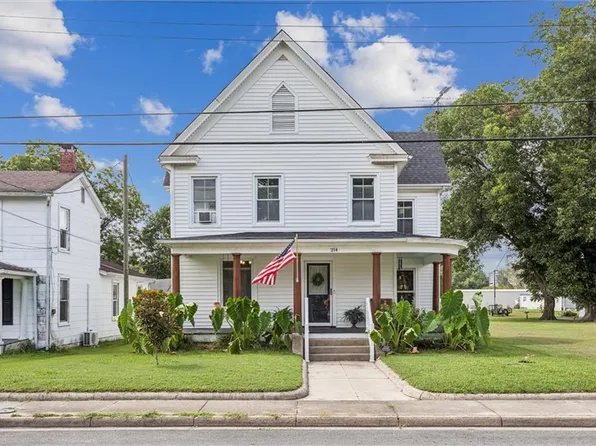214 Wilson Ave, Wakefield, VA 23888