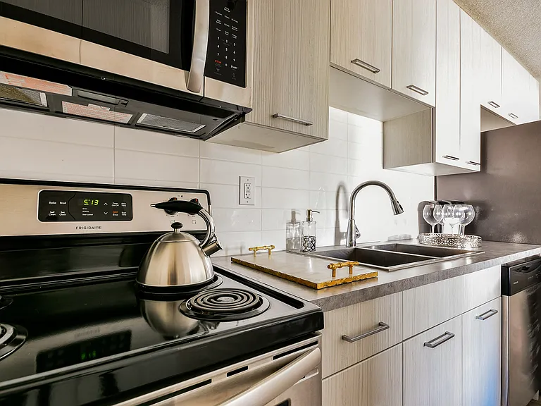 41 Munroe Pl — Photo 6