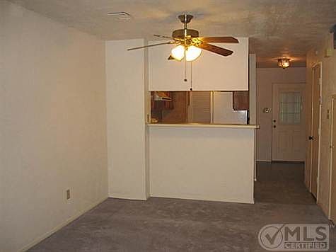 4th image of 605 Carriagehouse Ln APT 7