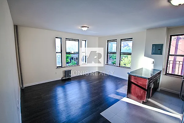 Rented by Jonis Realty | media 1