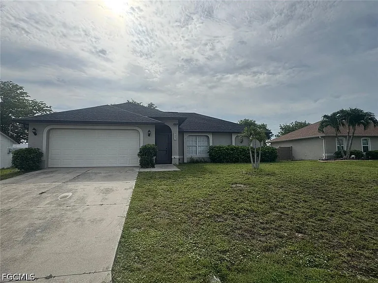 2227 SW 5th Ave — Photo 1