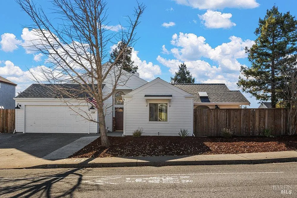708 Rose Drive photo 1