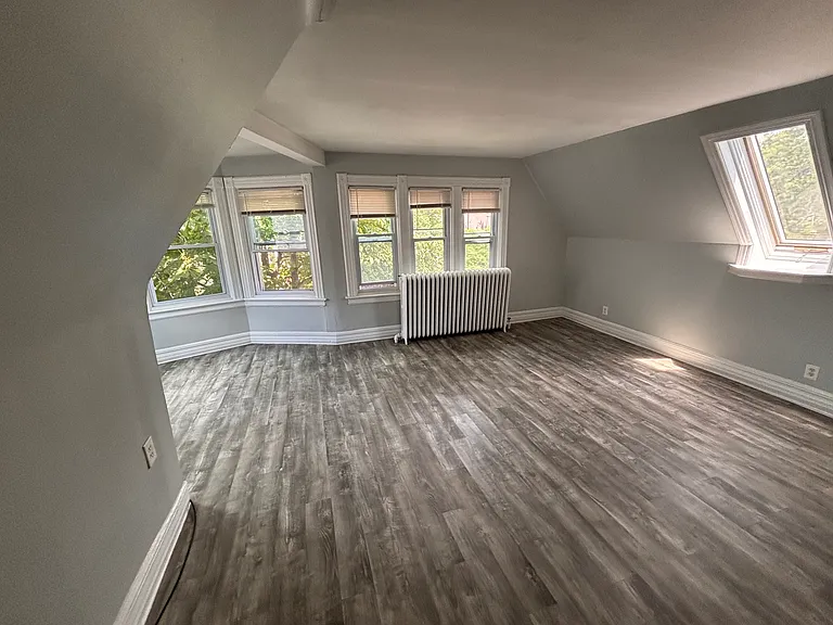547 W Ferry St #5 — Photo 3