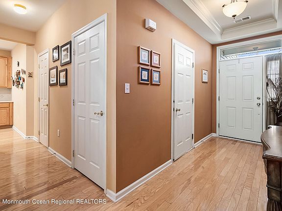 4th image of 121 Newman Ct