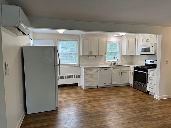 4th image of 27 Evergreen Ave