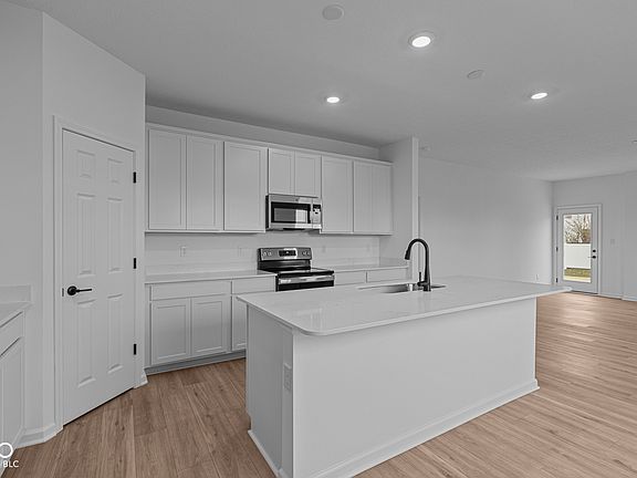 4th image of 5211 Rolling Meadow Blvd
