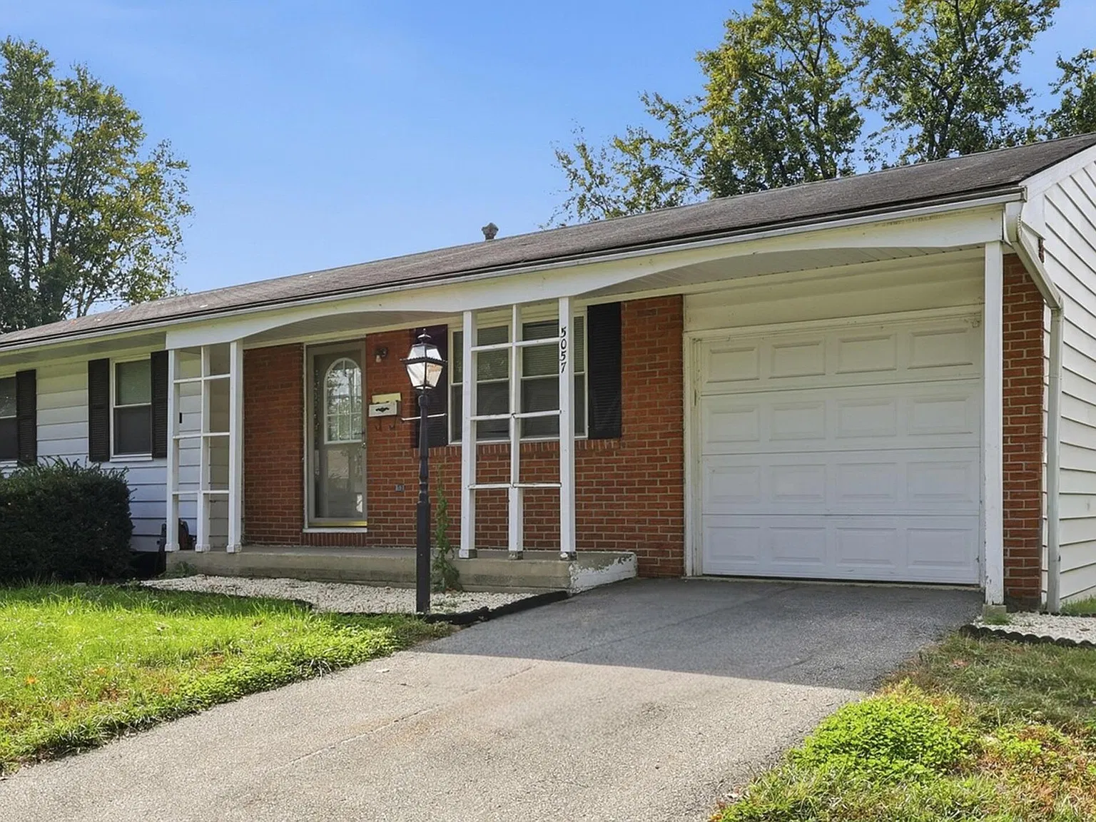 3 bed, 1.0 bath, 928 sqft, $1,650 — Photo 3