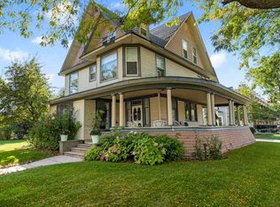 113 Michigan Ave, Charlevoix, MI 49720