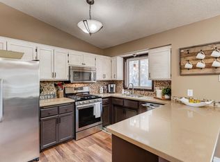 30 Fox Hollow Dr, Chanhassen, MN 55317