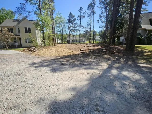 304 Lakeview Court, Sneads Ferry, NC 28460