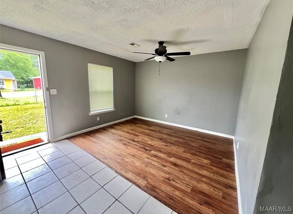 429 Edward Street — Photo 2