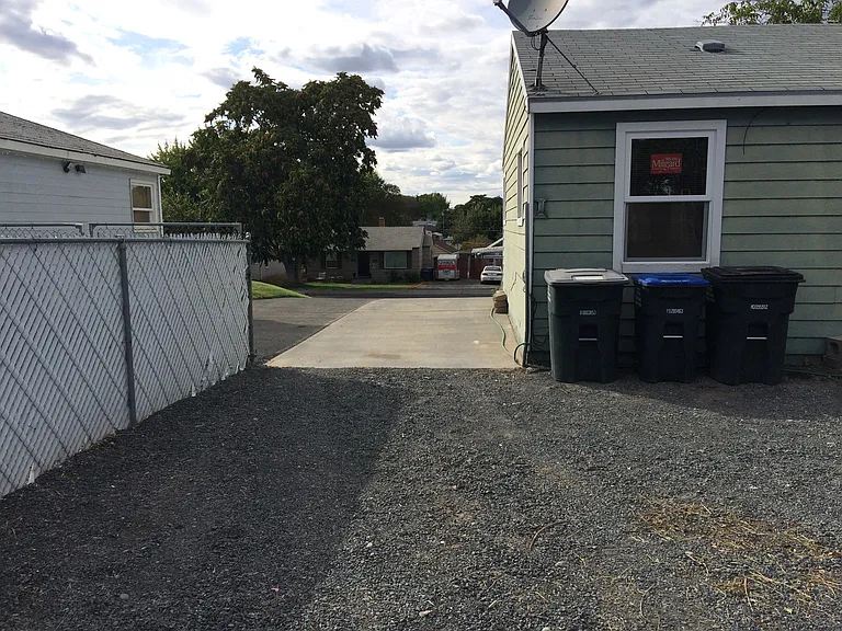 409 W Ridge Rd — Photo 10