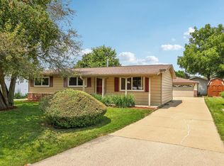 1620 Warwick Way, Racine, WI 53406