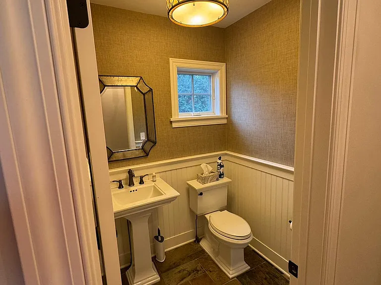 112 Oakwood Rd — Photo 40
