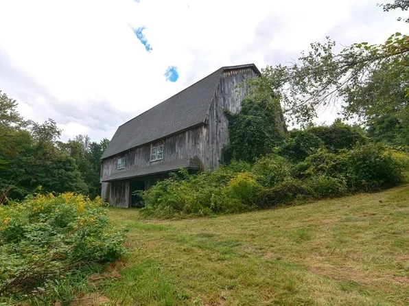 499 Skyline Trl, Chester, MA 01011