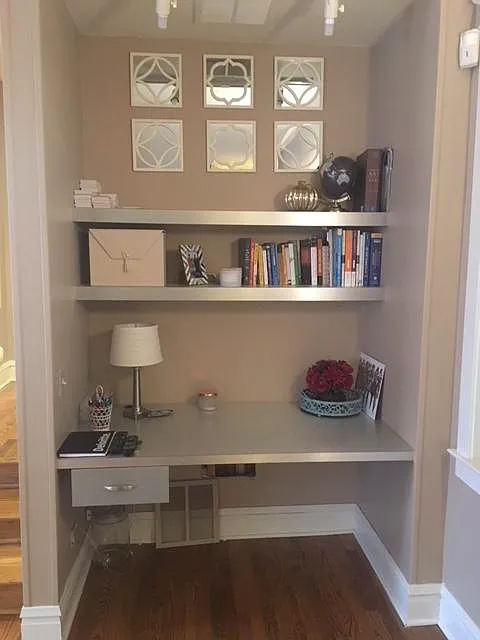 Built-in Desk - 2025 N Cleveland Ave #2E