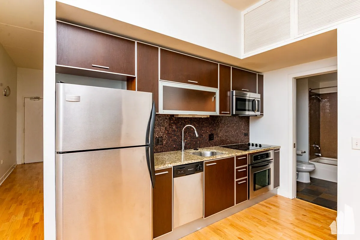 1 bed, 1.0 bath, 653 sqft, $2,350 — Photo 2