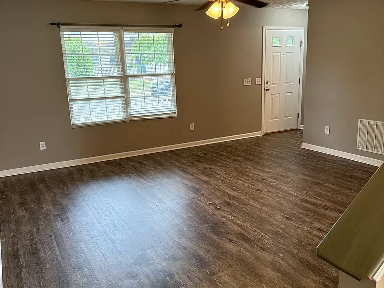1017 Bella Dona Rd — Photo 4