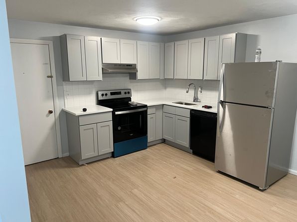 1671 Main St