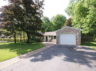 7 Hawthorne Rd, Kendall Park, NJ 08824