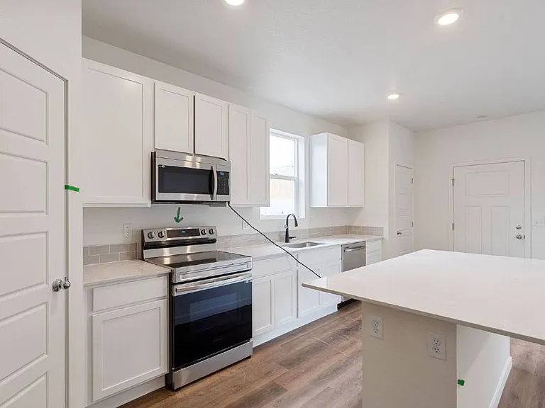 298 Cardinal St — Photo 3