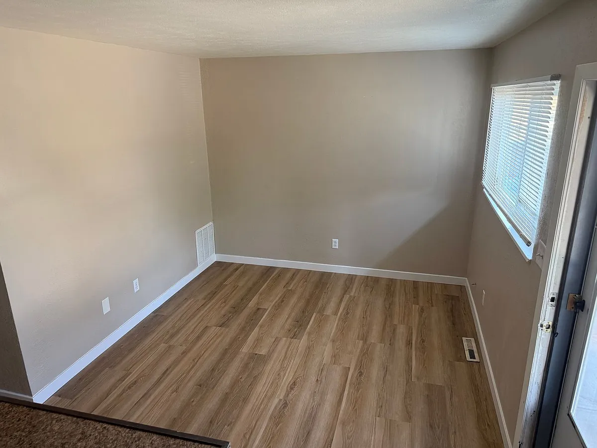Building Photo - 1611 Cottonwood Dr