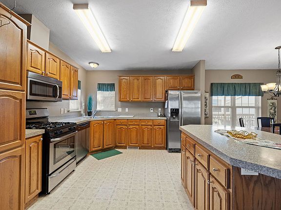 5th image of 22901 S Pinehurst Dr