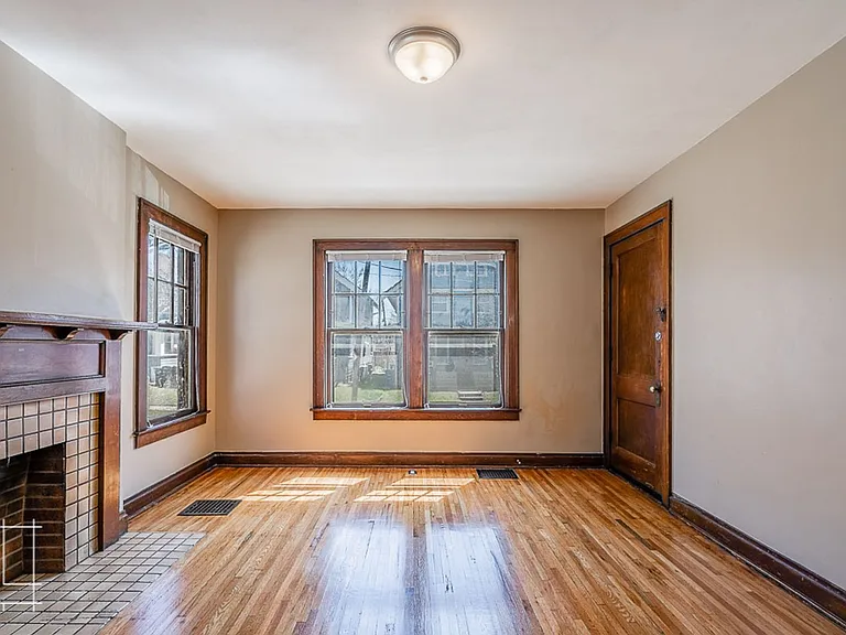 384 E. Maynard Ave — Photo 6