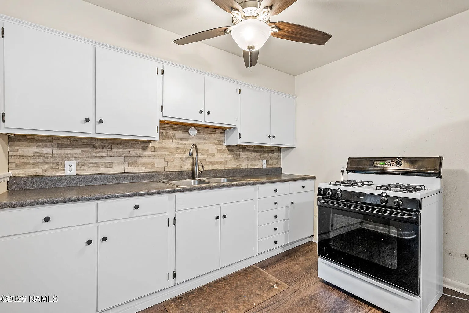 3 bed, 1226 sqft, $2,450 — Photo 4