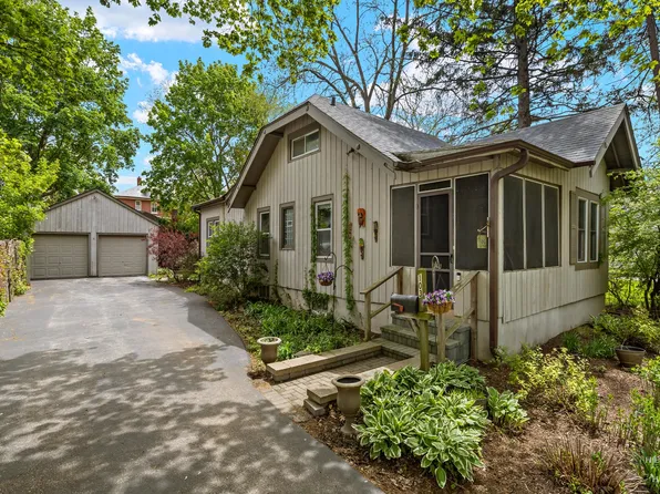 103 Grove Ave, Fox River Grove, IL 60021