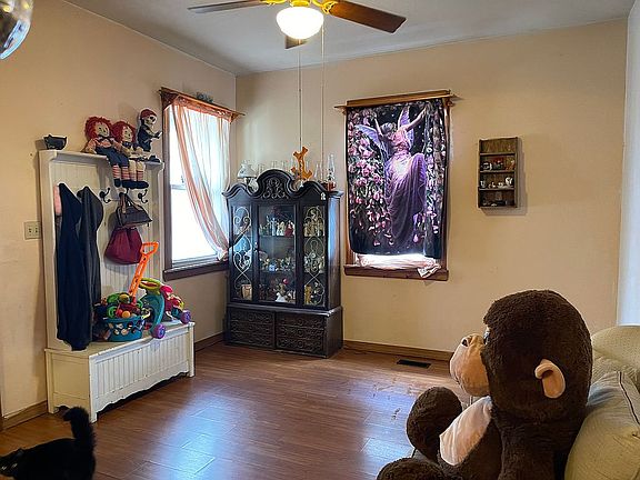 3rd image of 727 Terrace Ave