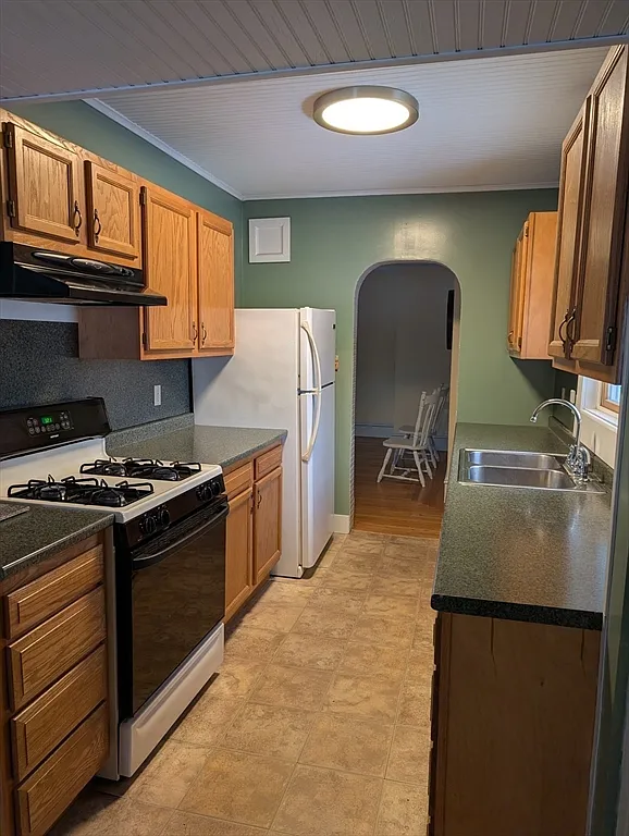 Building Photo - 95 N Elm St #2