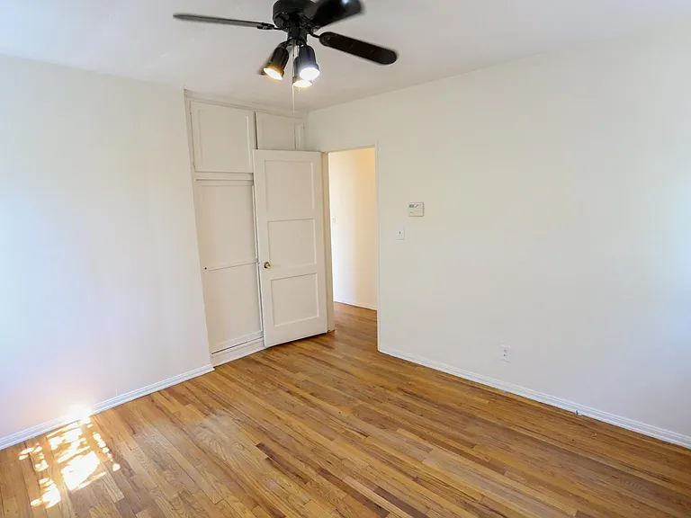 19422 Archwood St — Photo 29