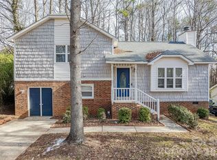6332 Round Hill Rd, Charlotte, NC 28211