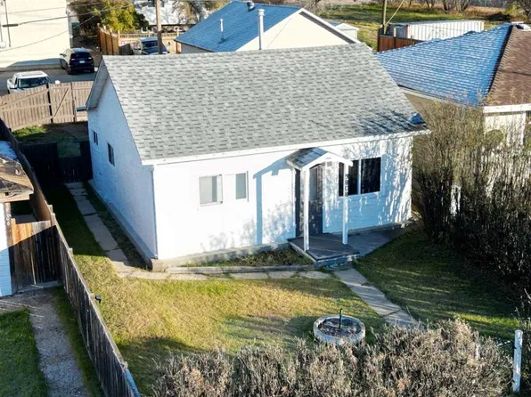 9808 S 97th Ave, Peace River, AB T8S 1H6