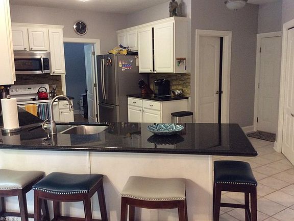 3rd image of 290 Poplar Ct