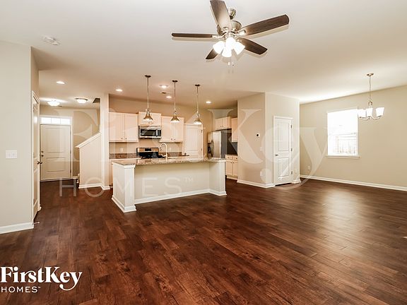 3rd image of 516 Glady Rd