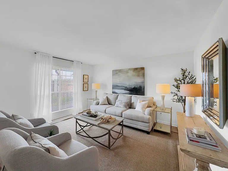Chateau Orleans Apartments — Photo 48