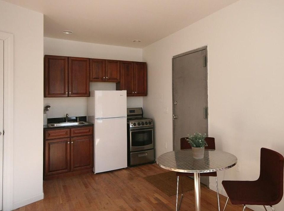 2nd image of 112 N 7th St APT 3R