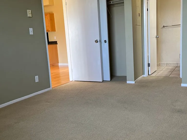 213 Lakeshore Ct — Photo 11