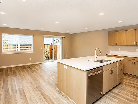 3rd image of 4733 NE 37th Ct
