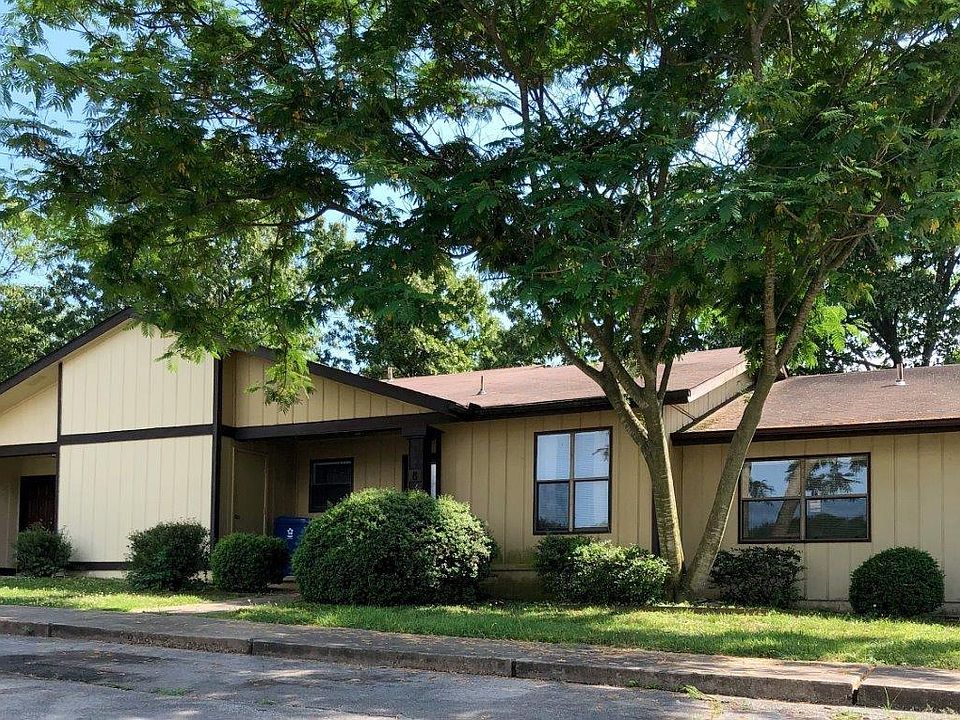 1st image of 8 Eleanor Ln