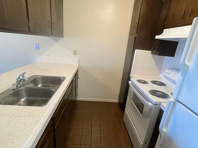 310 Spencer St — Photo 10