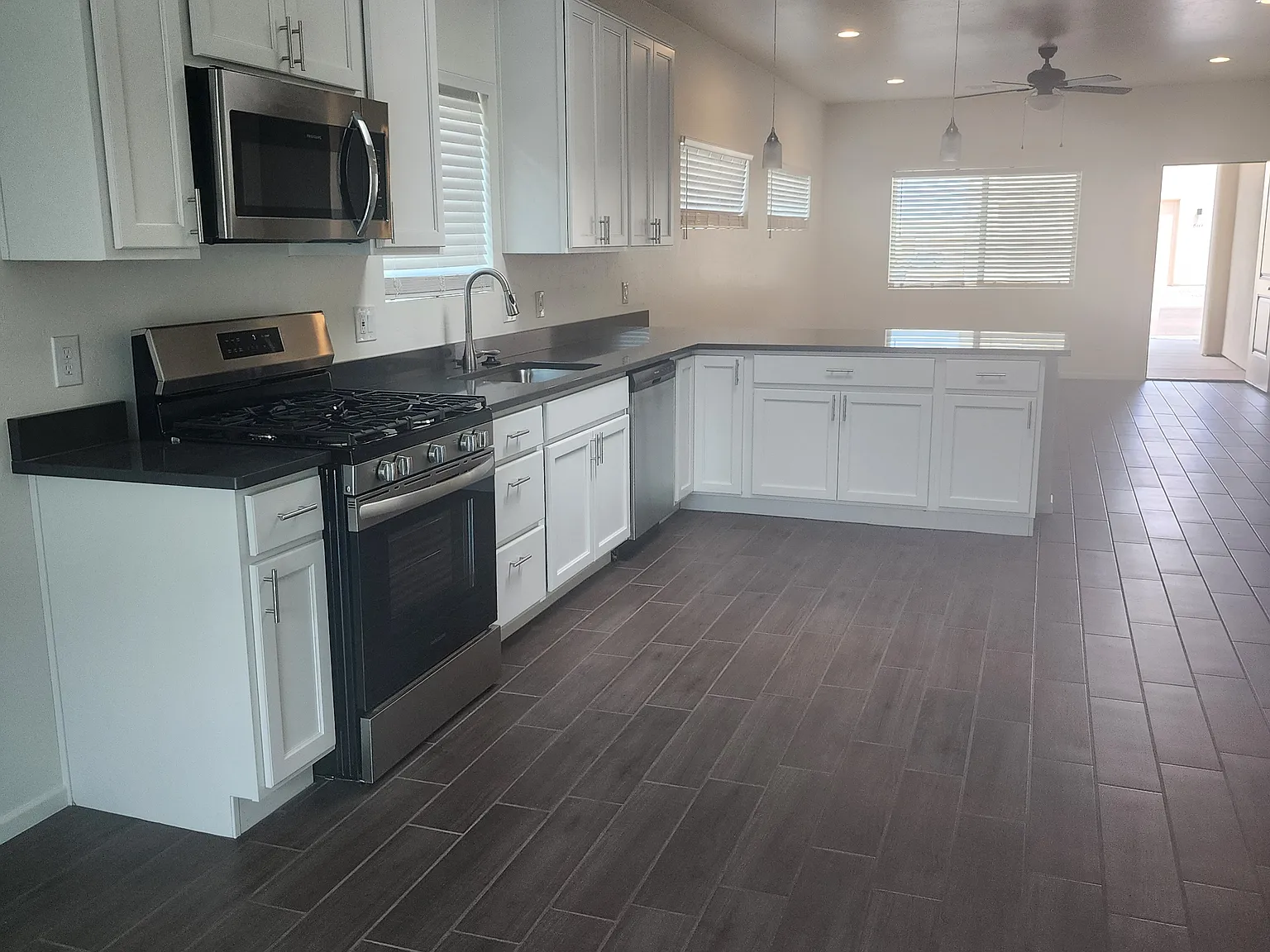 3 bed, 1588 sqft, $1,800 — Photo 2