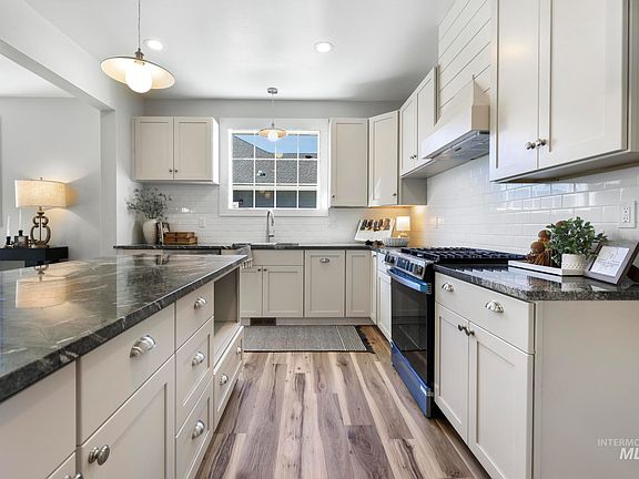 5th image of 1008 Lincoln Cir