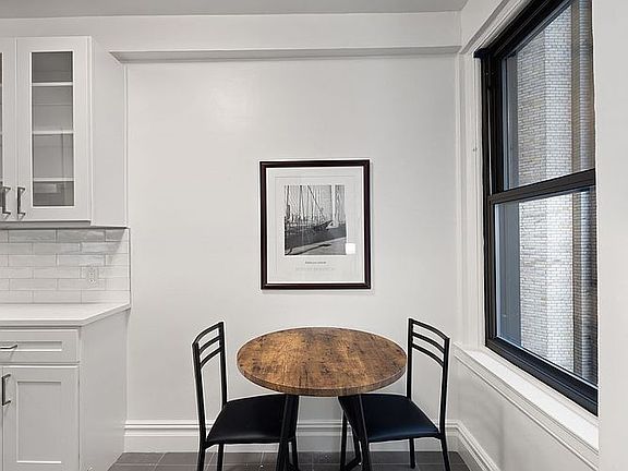 5th image of 107 W 86th St #3C