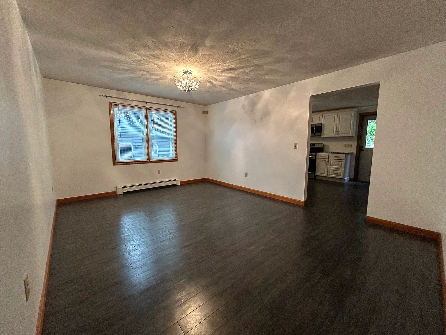 3 bed, 1.5 bath, 9999 sqft, $2,800 — Photo 4