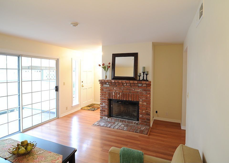 Living Room - Entrance & Fireplace